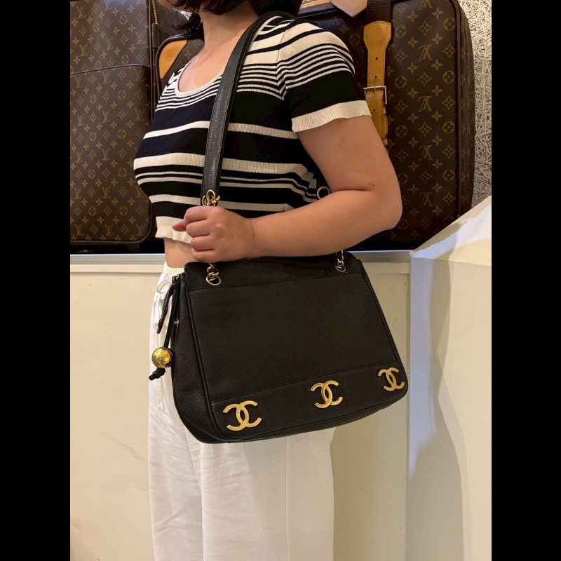 Chanel 金鍊黑荔枝皮肩背包（底部雙c裝飾-1