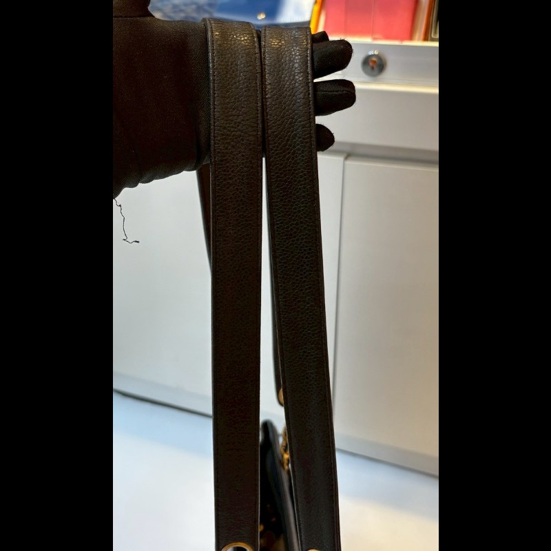 Chanel 金鍊黑荔枝皮肩背包（底部雙c裝飾-4