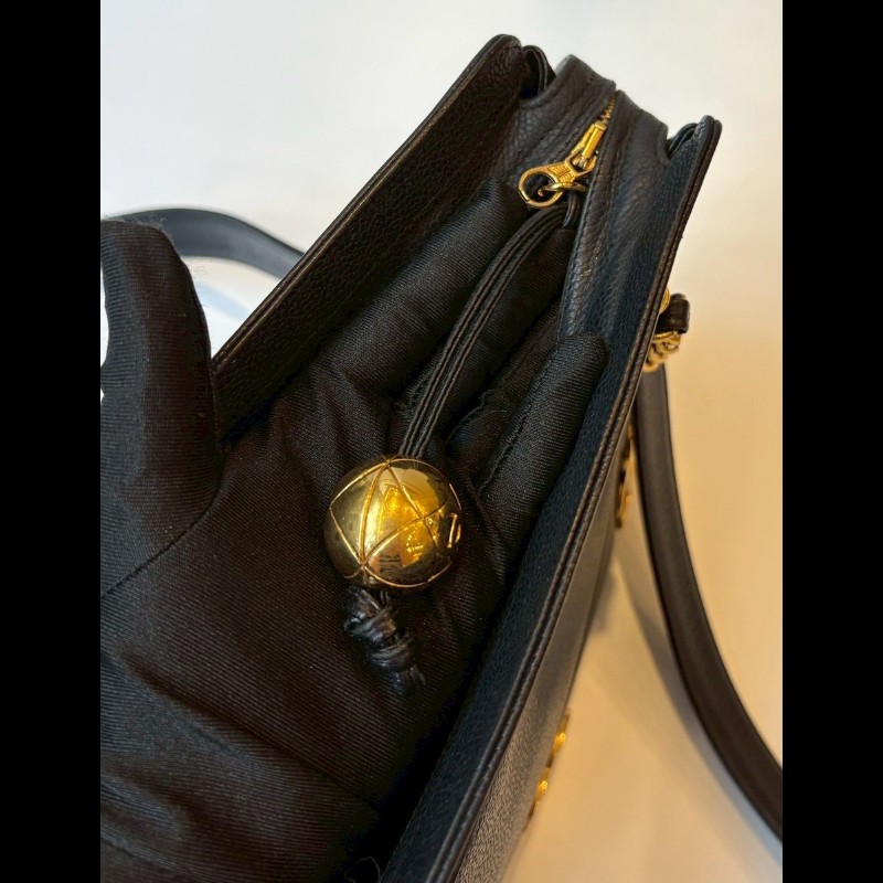 Chanel 金鍊黑荔枝皮肩背包（底部雙c裝飾-8