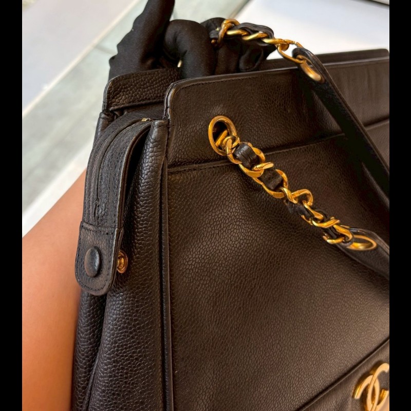 Chanel 金鍊黑荔枝皮肩背包（底部雙c裝飾-9