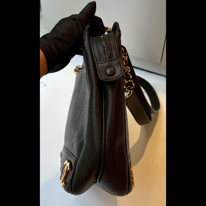 Chanel 金鍊黑荔枝皮肩背包（底部雙c裝飾-11