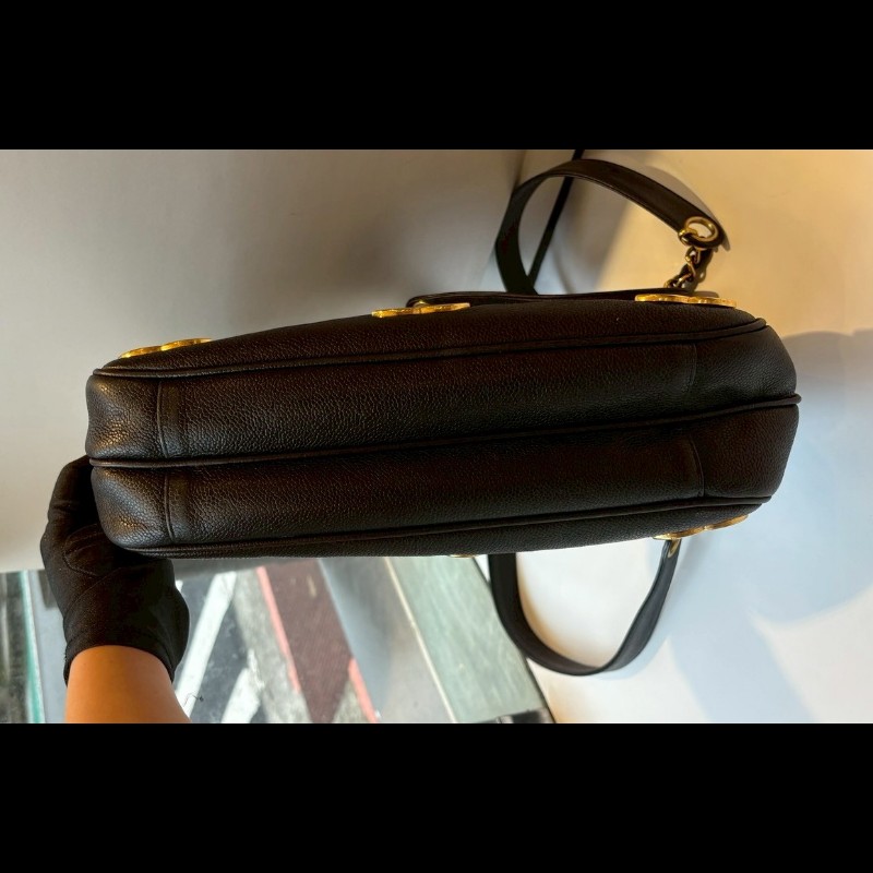 Chanel 金鍊黑荔枝皮肩背包（底部雙c裝飾-12