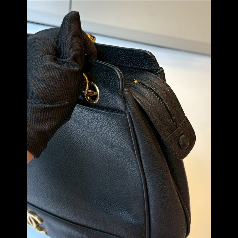 Chanel 金鍊黑荔枝皮肩背包（底部雙c裝飾-13