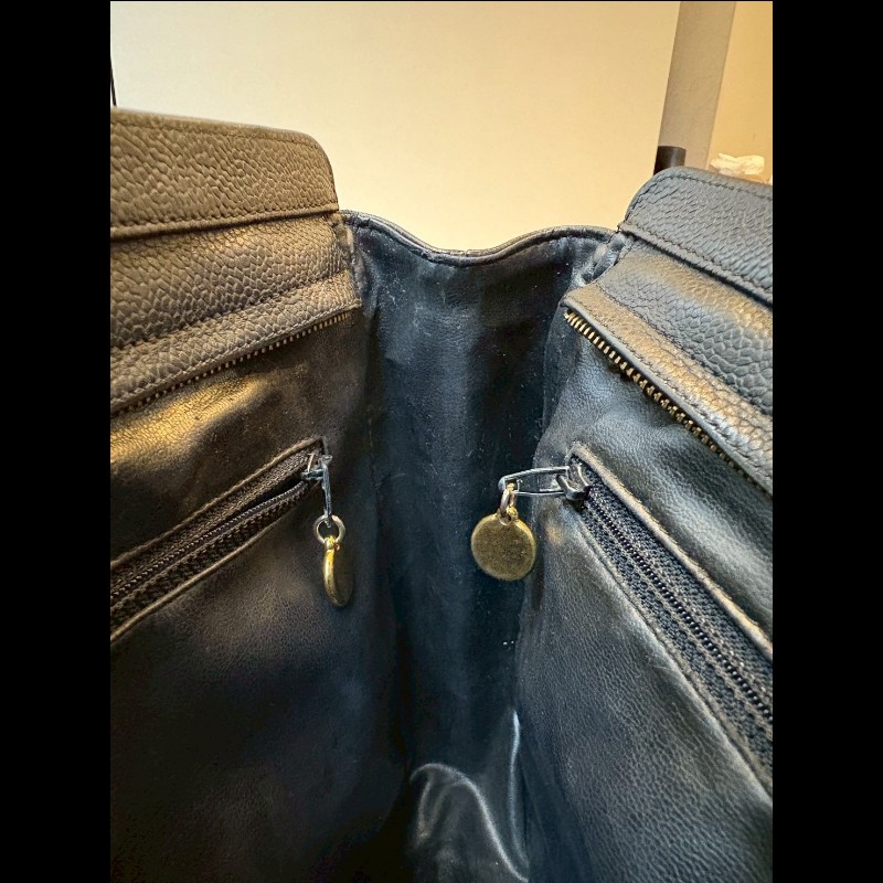 Chanel 金鍊黑荔枝皮肩背包（底部雙c裝飾-18