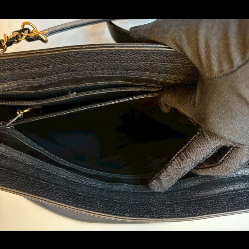 Chanel 金鍊黑荔枝皮肩背包（底部雙c裝飾-20