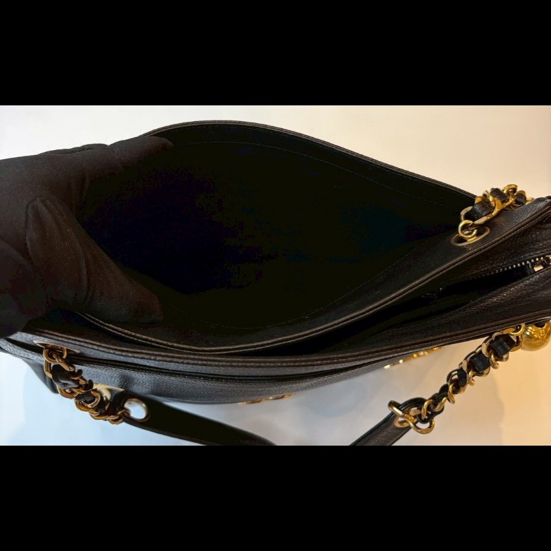 Chanel 金鍊黑荔枝皮肩背包（底部雙c裝飾-21