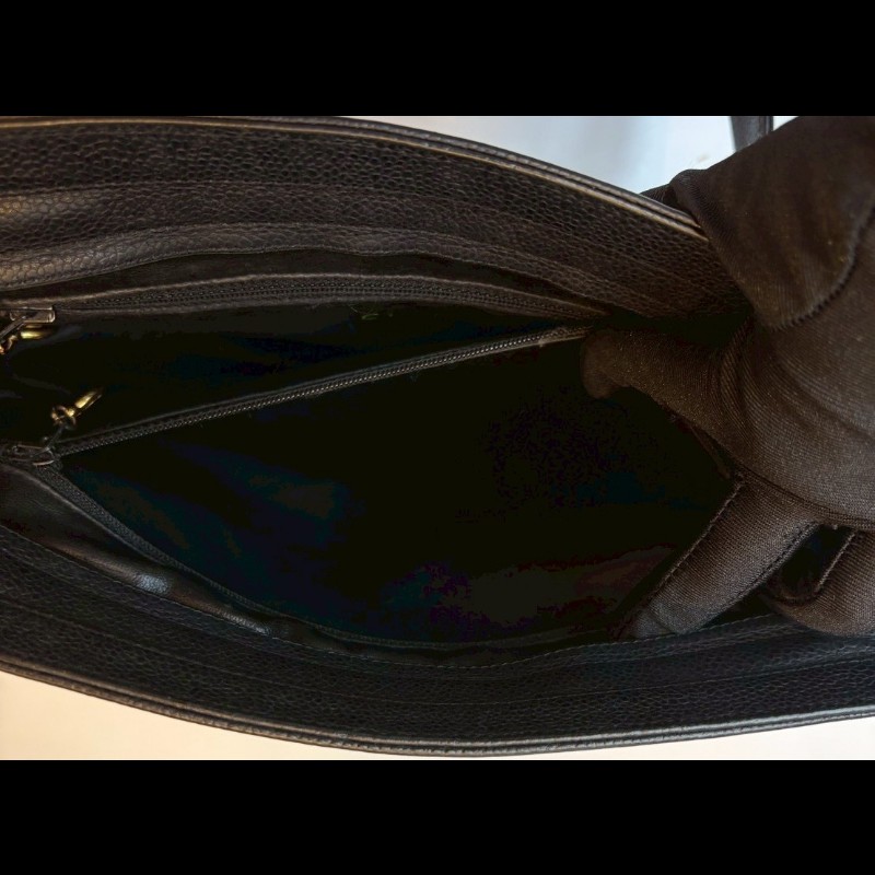 Chanel 金鍊黑荔枝皮肩背包（底部雙c裝飾-22