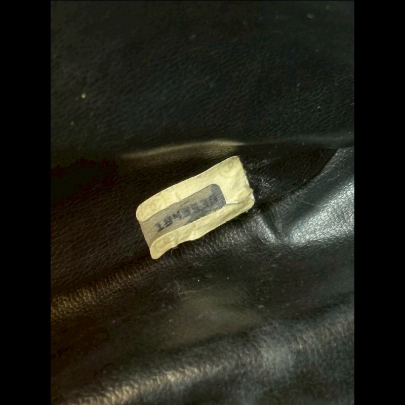 Chanel 金鍊黑荔枝皮肩背包（底部雙c裝飾-25