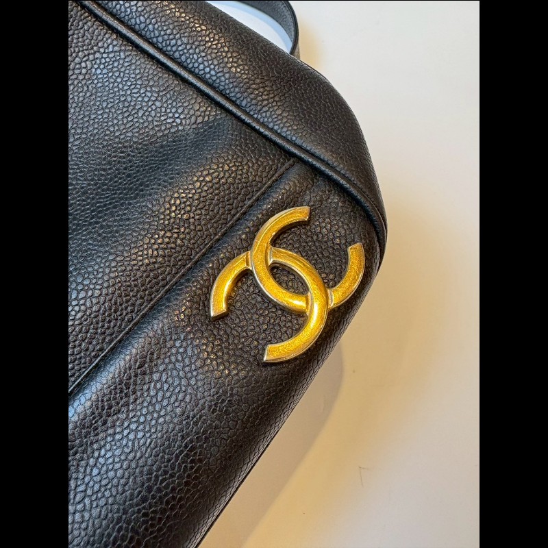 Chanel 金鍊黑荔枝皮肩背包（底部雙c裝飾-30