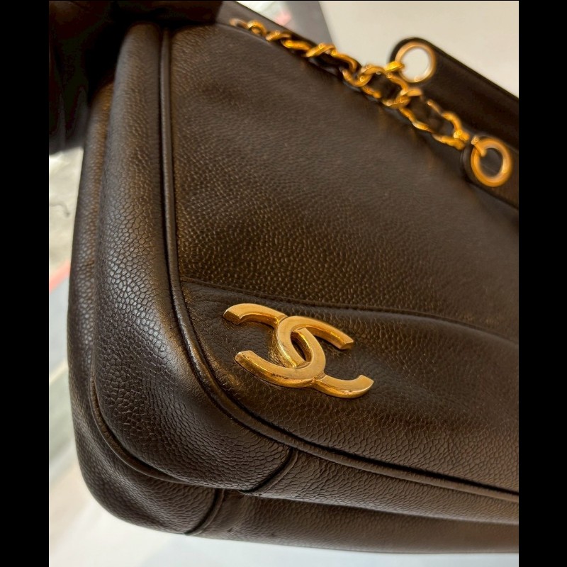 Chanel 金鍊黑荔枝皮肩背包（底部雙c裝飾-31