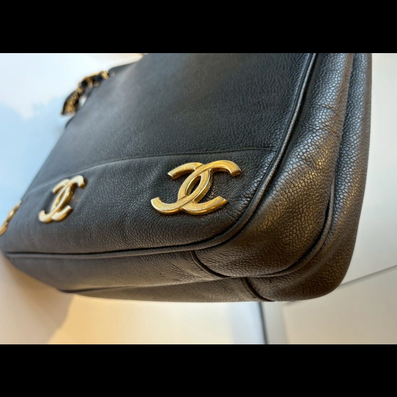 Chanel 金鍊黑荔枝皮肩背包（底部雙c裝飾-32