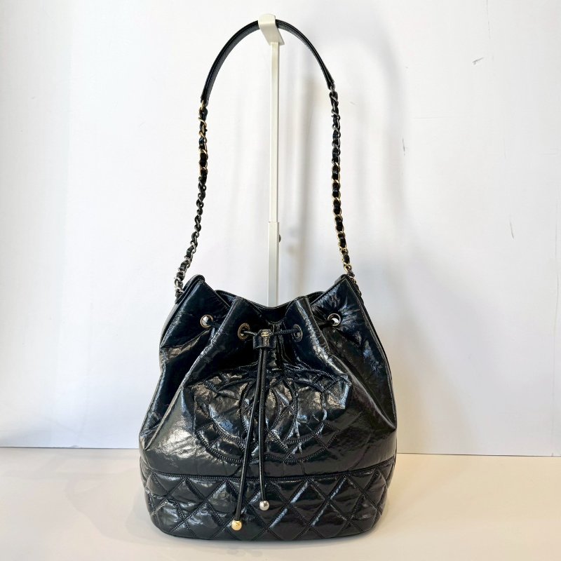 CHANEL 黑色 油蠟皮 金釦 束口 水桶包 AS1978-0