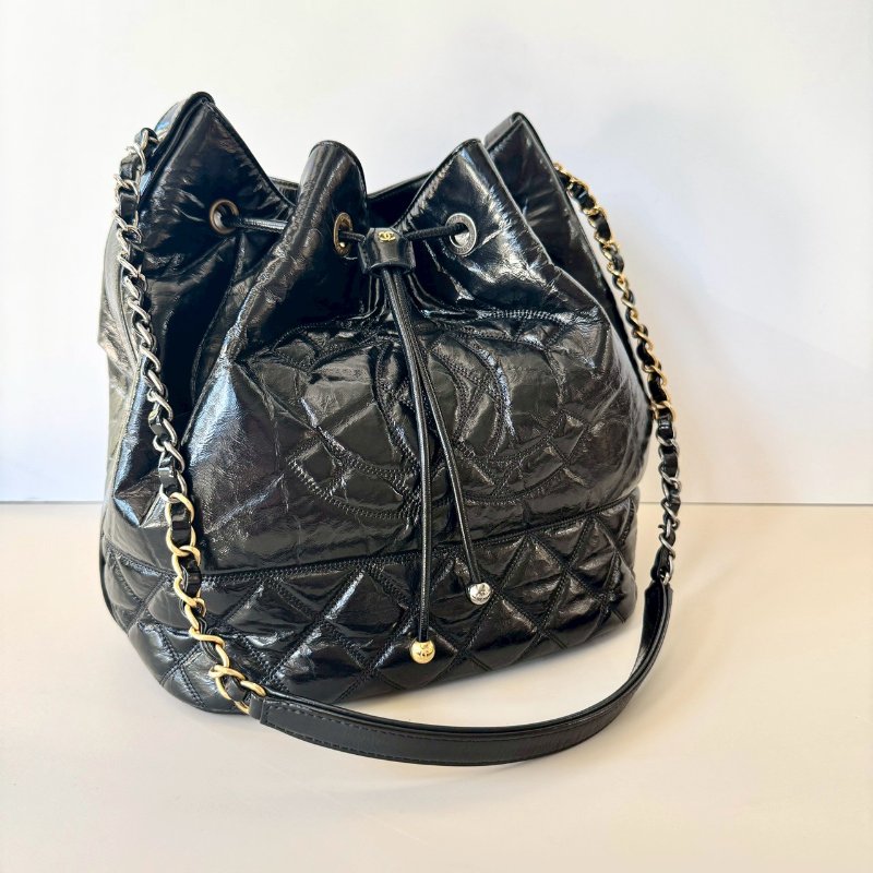 CHANEL 黑色 油蠟皮 金釦 束口 水桶包 AS1978-2