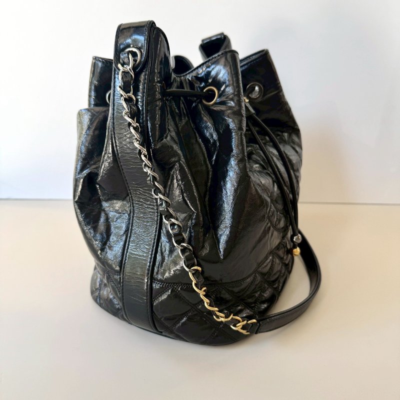 CHANEL 黑色 油蠟皮 金釦 束口 水桶包 AS1978-4