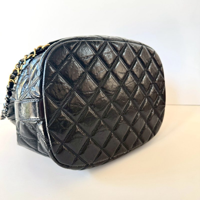 CHANEL 黑色 油蠟皮 金釦 束口 水桶包 AS1978-5