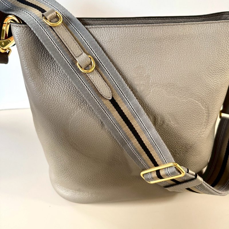PRADA 大象灰 牛皮 壓紋 LOGO 織帶背帶 肩背包 1BE057-3