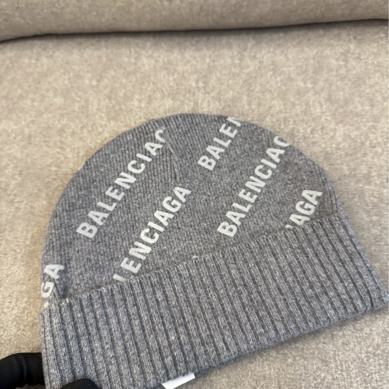 巴黎世家滿版毛帽-1