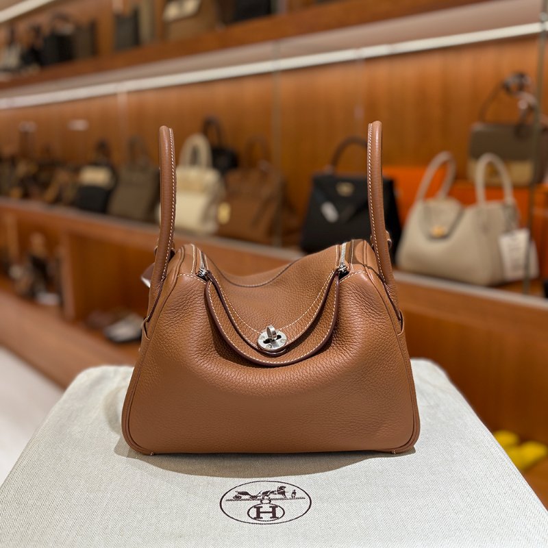 【現貨|快速出貨】Hermès 愛馬仕 Lindy 26 金棕色|銀釦|W刻2024年|Taurillon Clemence 小牛皮-1