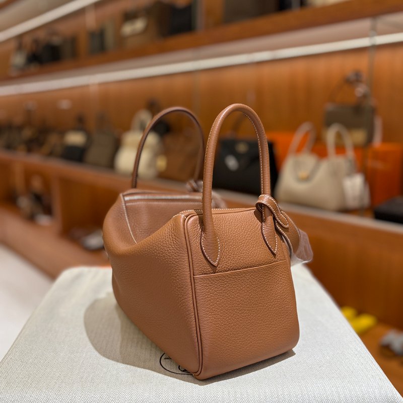 【現貨|快速出貨】Hermès 愛馬仕 Lindy 26 金棕色|銀釦|W刻2024年|Taurillon Clemence 小牛皮-5