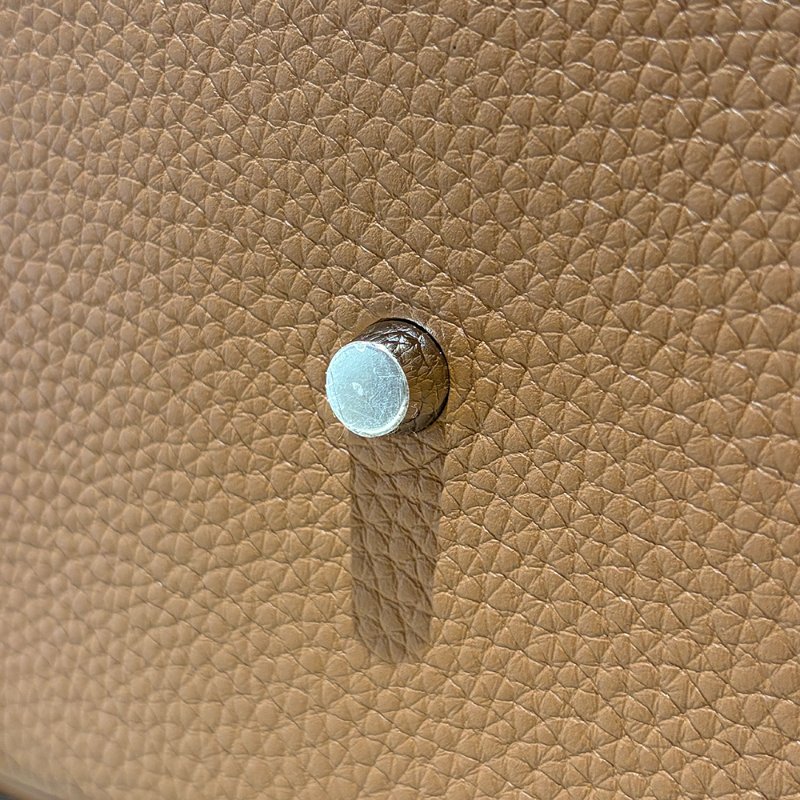 【現貨|快速出貨】Hermès 愛馬仕 Lindy 26 金棕色|銀釦|W刻2024年|Taurillon Clemence 小牛皮-9