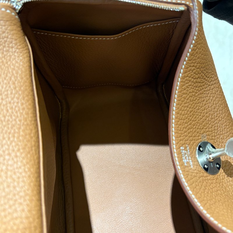 【現貨|快速出貨】Hermès 愛馬仕 Lindy 26 金棕色|銀釦|W刻2024年|Taurillon Clemence 小牛皮-12