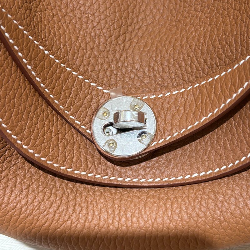 【現貨|快速出貨】Hermès 愛馬仕 Lindy 26 金棕色|銀釦|W刻2024年|Taurillon Clemence 小牛皮-13