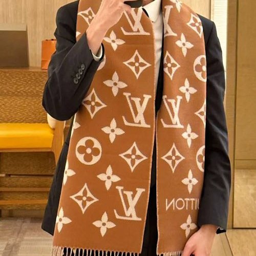 LV M78935  🎀實品拍照🎀 榛子色  Monogram Essential 圍巾~二手美品-4