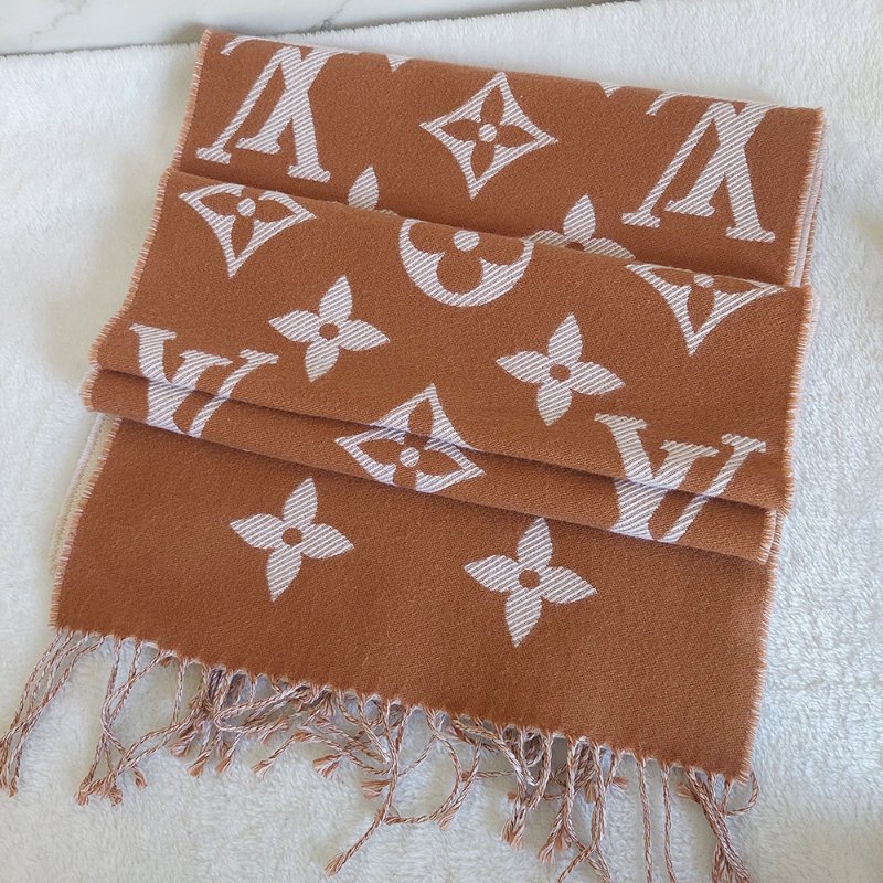 LV M78935  🎀實品拍照🎀 榛子色  Monogram Essential 圍巾~二手美品-12