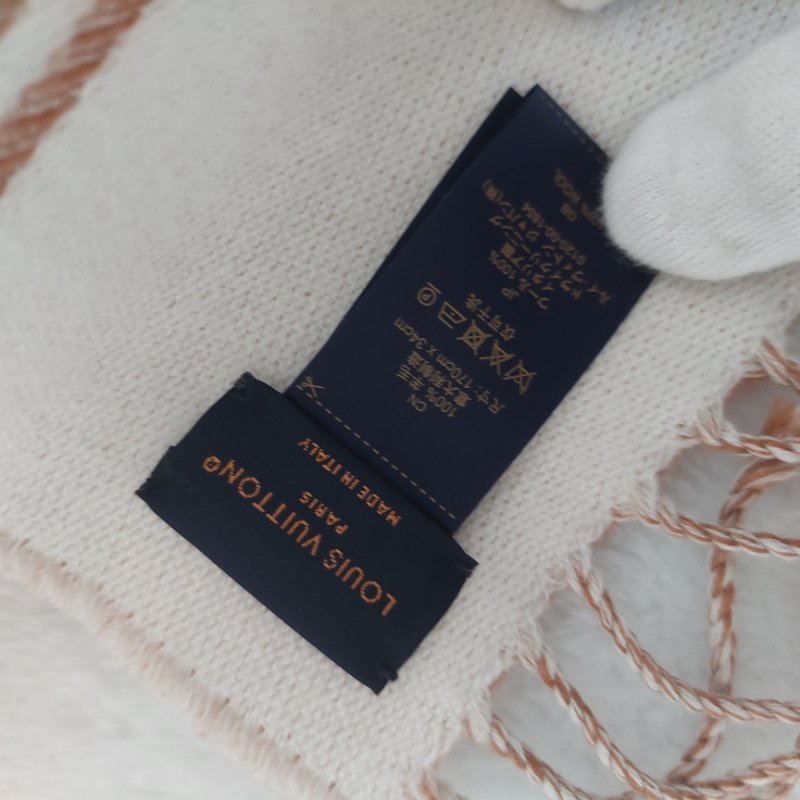 LV M78935  🎀實品拍照🎀 榛子色  Monogram Essential 圍巾~二手美品-18
