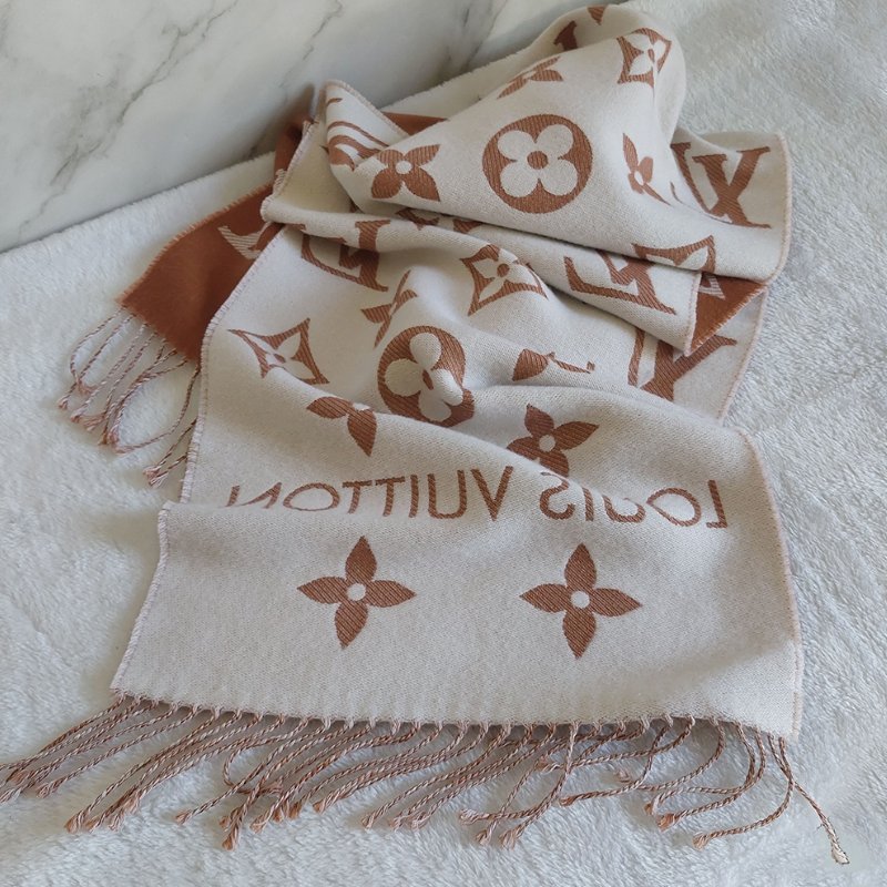 LV M78935  🎀實品拍照🎀 榛子色  Monogram Essential 圍巾~二手美品-20