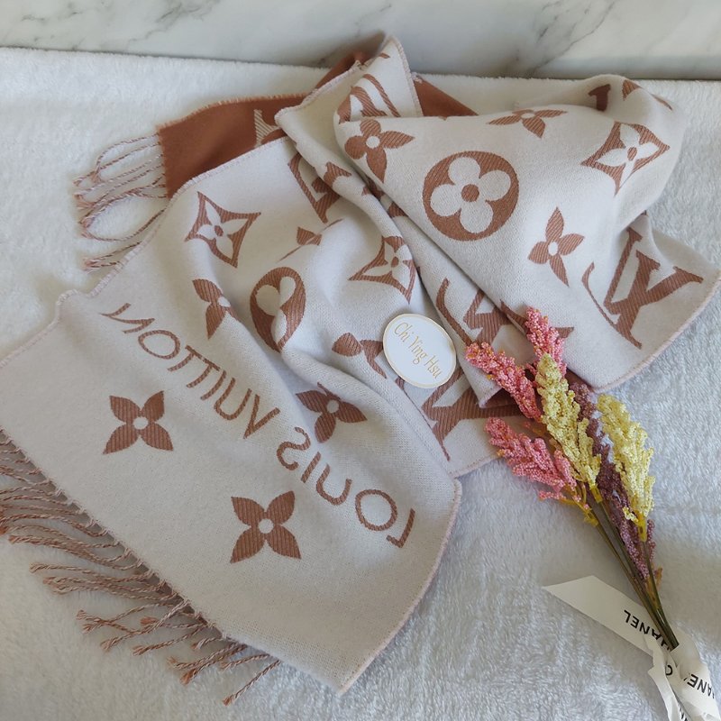 LV M78935  🎀實品拍照🎀 榛子色  Monogram Essential 圍巾~二手美品-21