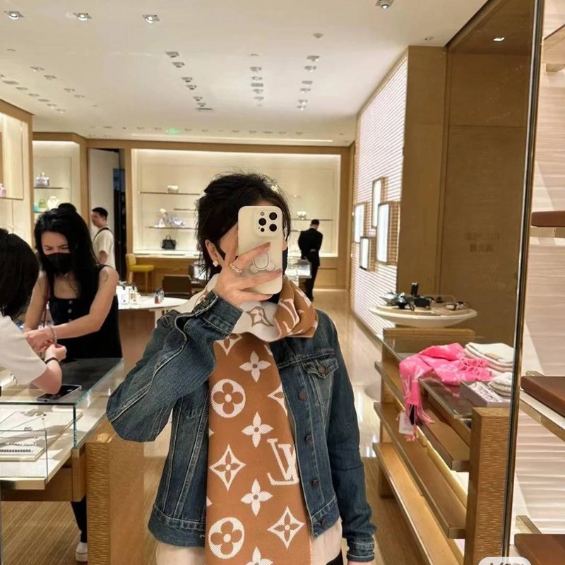 LV M78935  🎀實品拍照🎀 榛子色  Monogram Essential 圍巾~二手美品-27