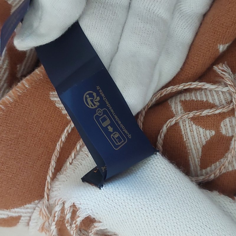 LV M78935  🎀實品拍照🎀 榛子色  Monogram Essential 圍巾~二手美品-33