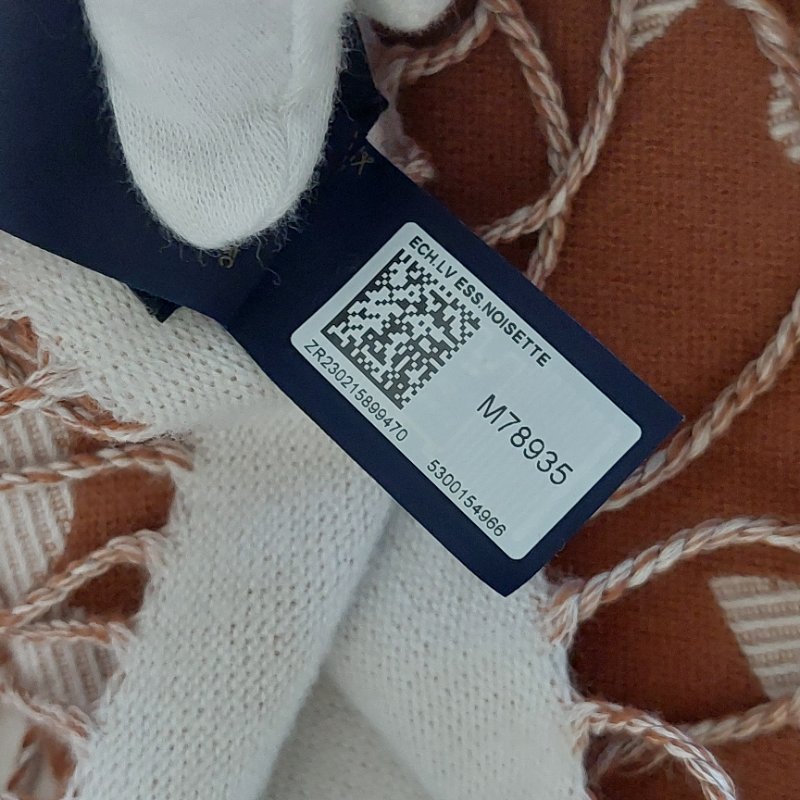LV M78935  🎀實品拍照🎀 榛子色  Monogram Essential 圍巾~二手美品-35