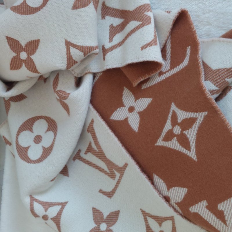 LV M78935  🎀實品拍照🎀 榛子色  Monogram Essential 圍巾~二手美品-61