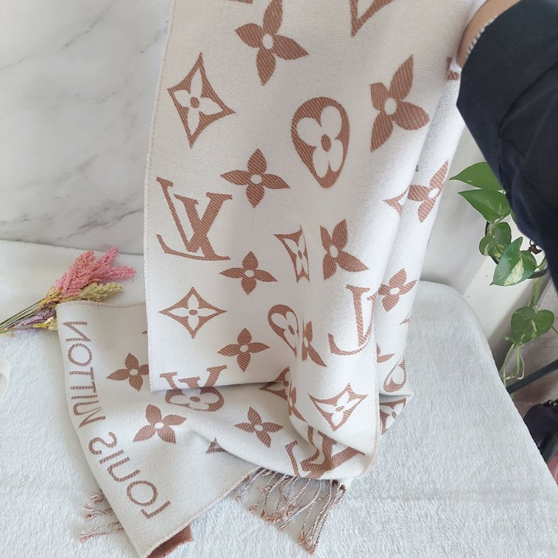 LV M78935  🎀實品拍照🎀 榛子色  Monogram Essential 圍巾~二手美品-64