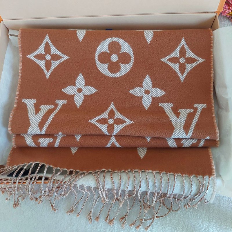 LV M78935  🎀實品拍照🎀 榛子色  Monogram Essential 圍巾~二手美品-11