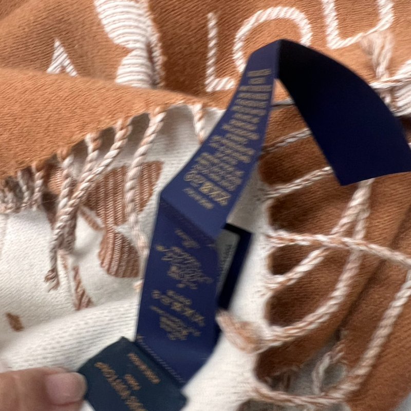LV M78935  🎀實品拍照🎀 榛子色  Monogram Essential 圍巾~二手美品-39