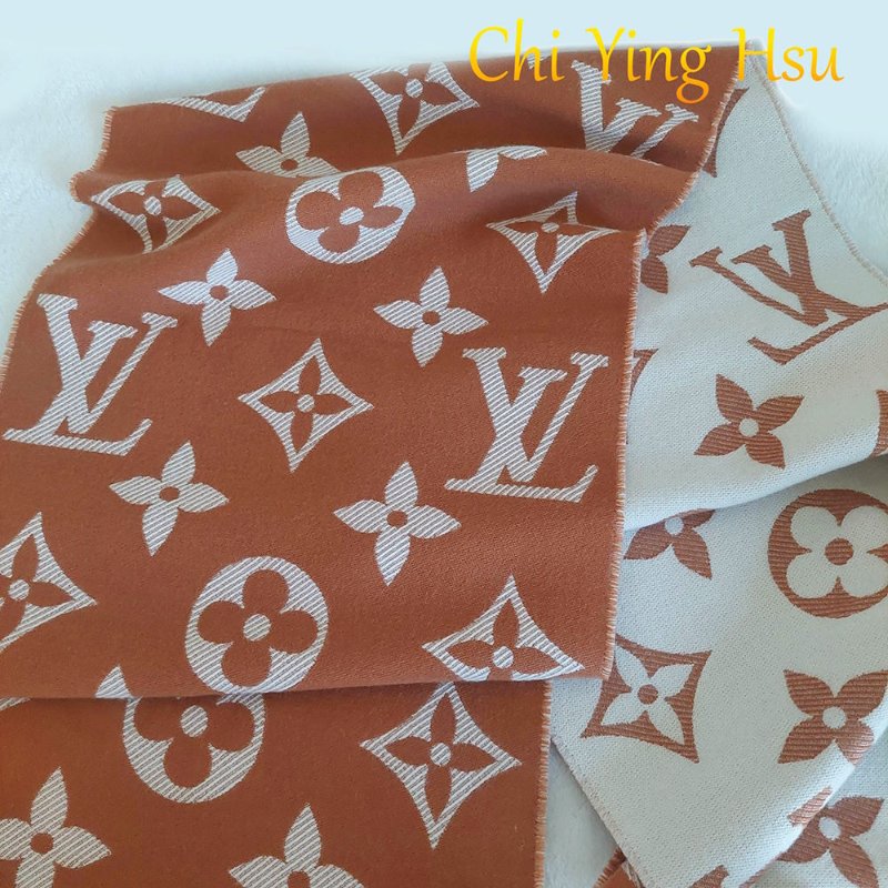 LV M78935  🎀實品拍照🎀 榛子色  Monogram Essential 圍巾~二手美品-68