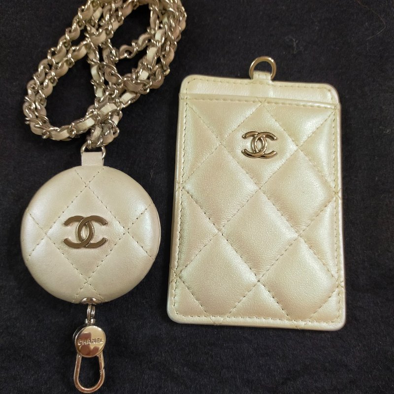 CHANEL 白色微透人魚珠光伸縮卡套組-0