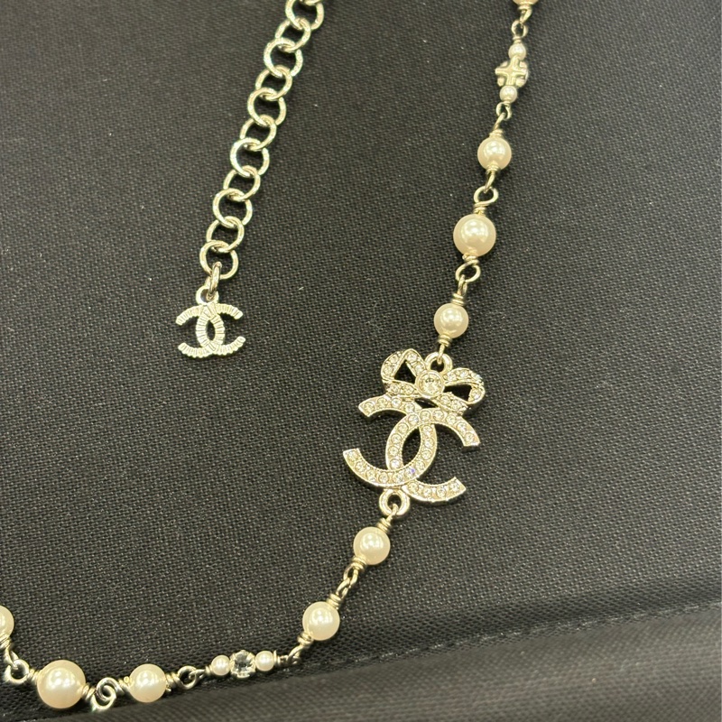 CHANEL 水鑽蝴蝶結雙C珍珠頸鏈  全新現貨-8
