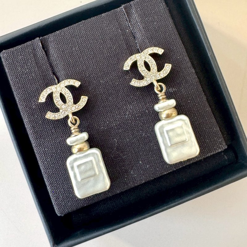 CHANEL 香水瓶 垂吊 雙C 水鑽 淡金 針式 耳環 AB8537-0