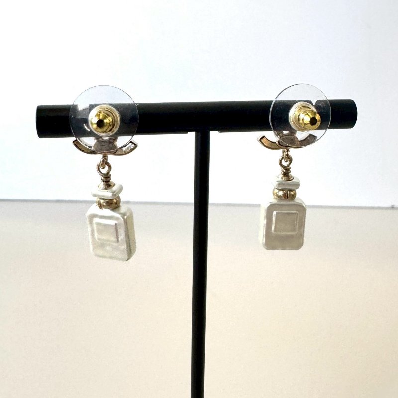 CHANEL 香水瓶 垂吊 雙C 水鑽 淡金 針式 耳環 AB8537-3