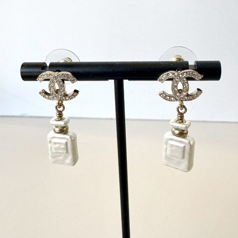 CHANEL 香水瓶 垂吊 雙C 水鑽 淡金 針式 耳環 AB8537-4