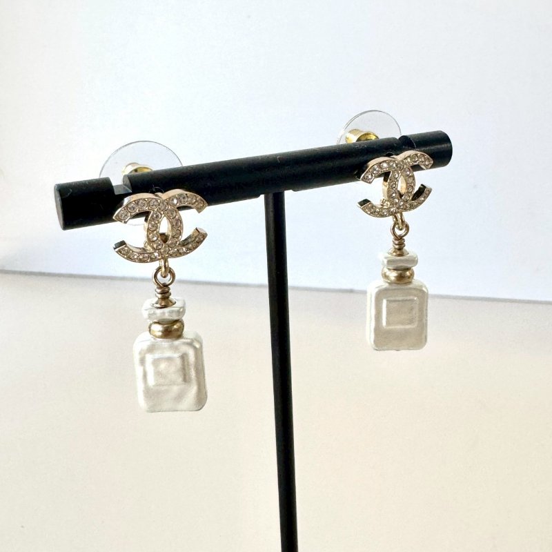 CHANEL 香水瓶 垂吊 雙C 水鑽 淡金 針式 耳環 AB8537-5