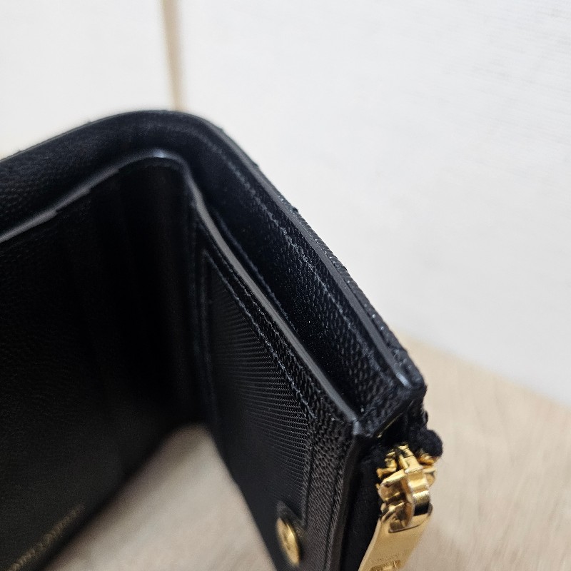 [ 甜價出❣️] YSL黑荔枝皮金釦對釦短夾-11