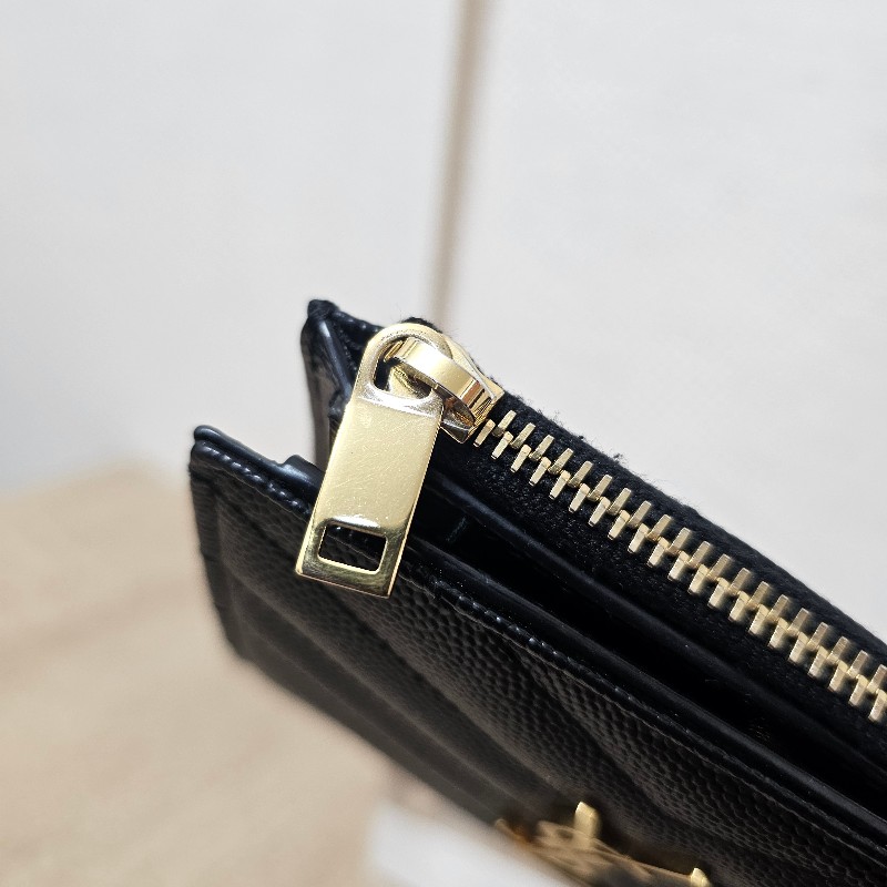 [ 甜價出❣️] YSL黑荔枝皮金釦對釦短夾-18