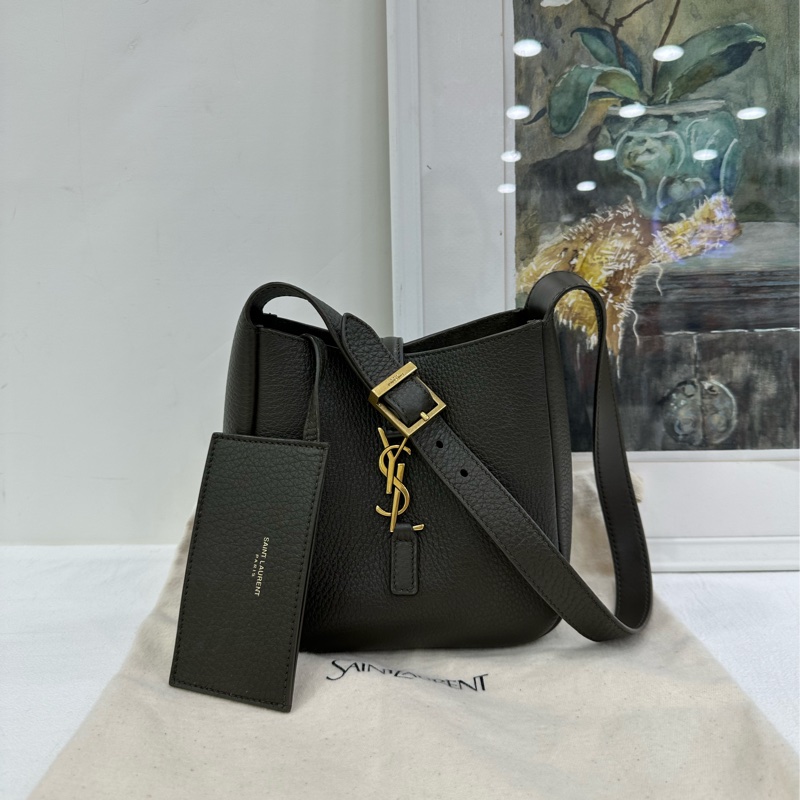 YSL聖羅蘭hobo mini腋下包黑金25年 99近閒置，尺寸：15*16*7cm-0