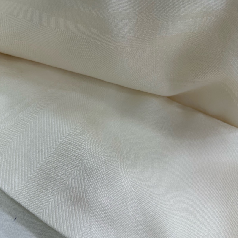 HERMES愛馬仕白色印花圖案女士圍巾披肩 尺寸：75*210cm 材質：85%山羊絨 15%桑蠶絲-3