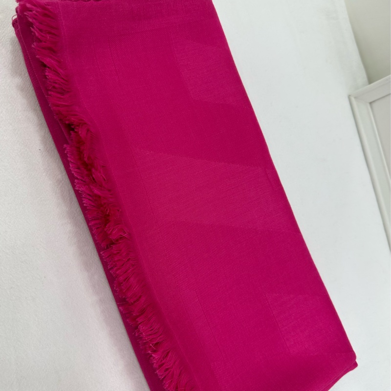 HERMES愛馬仕枚紅印花圖案女士圍巾披肩 尺寸：75*210cm 材質：85%山羊絨 15%桑蠶絲-1